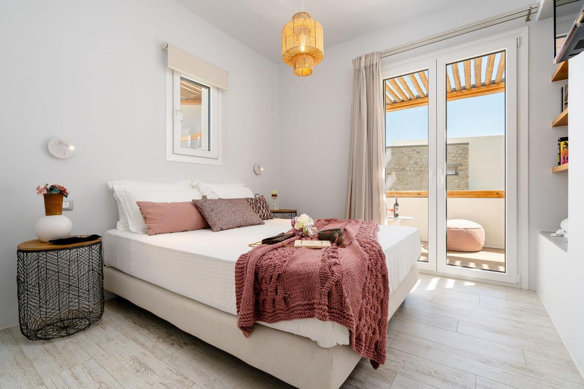 Sunday Luxury Suites Agia Anna  Exterior photo