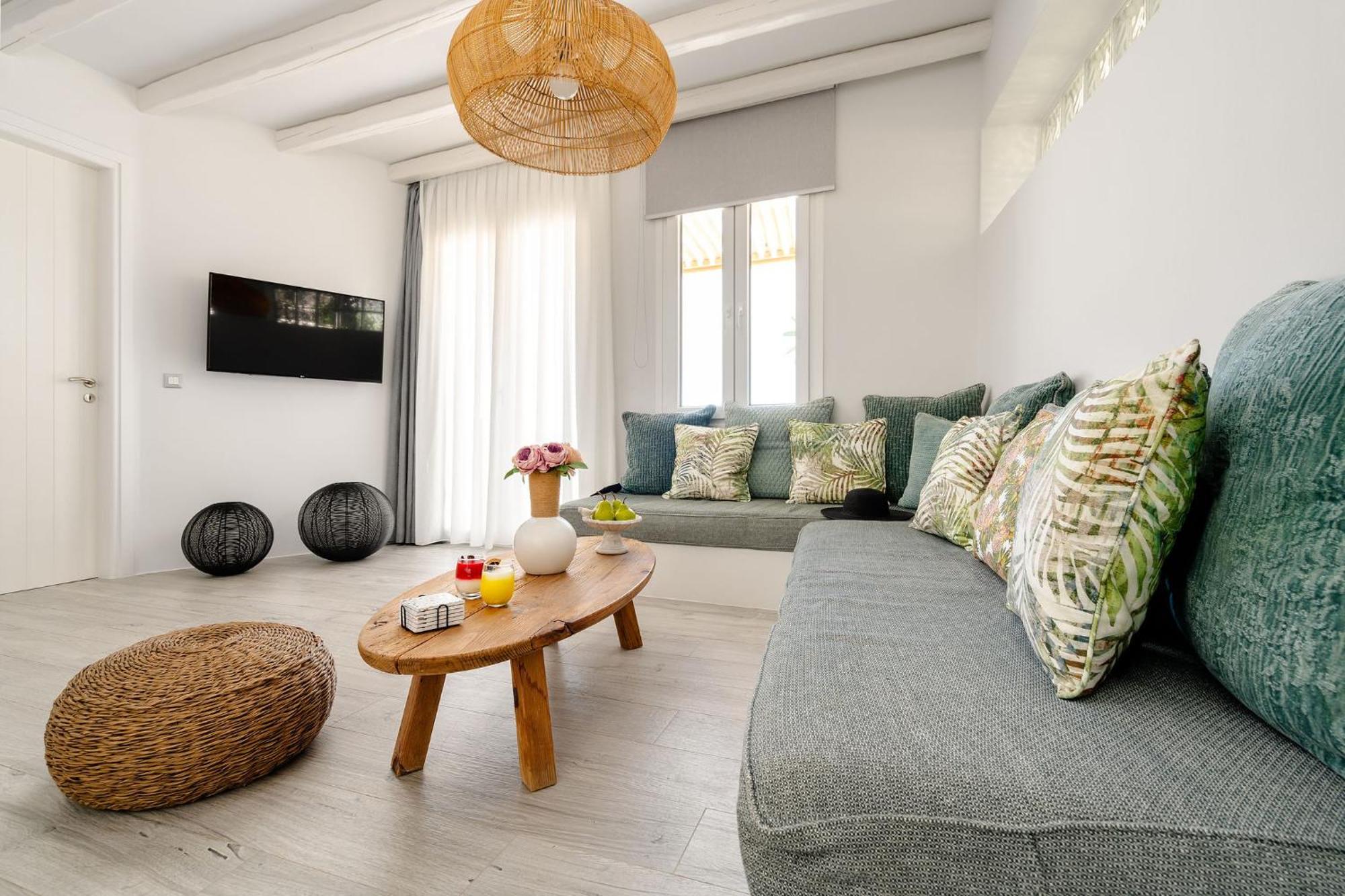 Sunday Luxury Suites Agia Anna  Exterior photo